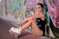 Fotógrafo en Valencia para Sheila y sus fotos tipo revista cerca de la playa.