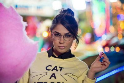 La feria de atracciones con sus luces de colores también es una buena idea.